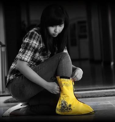 herryputrakarim's tweet photo. sepatu anti hujan,mengatasi mslh sepatu anda,masak masih dikantongin pki kantong kresek.minat invite pin bb 2AF4C0B9 http://t.co/OZNxmwX0bU