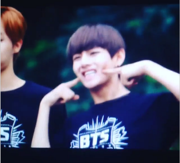 risingbangtan's tweet photo. 2 types of 'gwiyeomi' by kim taehyung (sc: http://t.co/3DlTMxnLSf) http://t.co/n5XBTTWggI