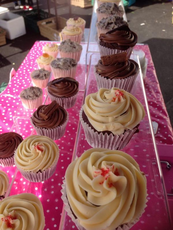 SprinkledMagic's tweet image. Come on over for your #cupcake fix @FoodMarketW4 today....here till 2pm! Red Velvet, chocolate, oreo to name a few...