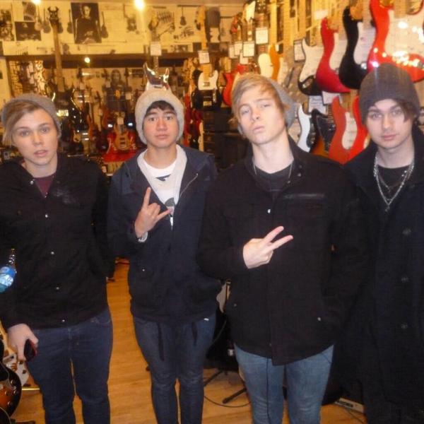 5sosworldalerts tweet picture