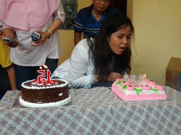 megaoktavia19_'s tweet photo. Ultah irna ardelia with @geculgnr @afifahputri4 @Fitriakhrunnisa @MariaAdeline1 http://t.co/hXcJ5dRFKb