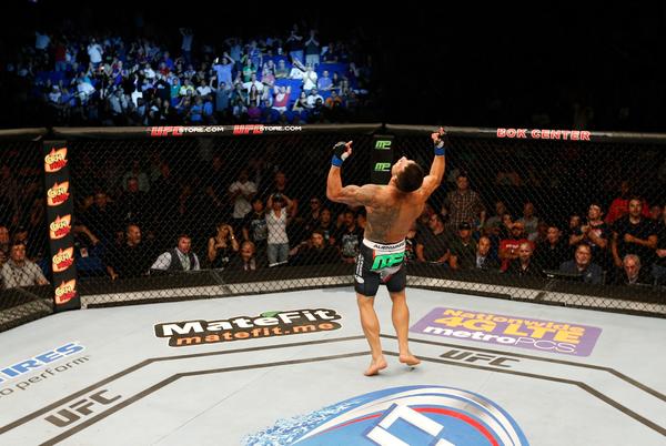 ufc's tweet photo. Thank you Tulsa Oklahoma! You were an awesome crowd! 
Thank you UFC fans for hanging with us for the #UFCDoubleheader http://t.co/xat1CTVCqh