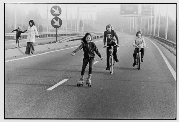 volkskrant's tweet photo. 'We zijn nog even afhankelijk van 'onbetrouwbare' landen voor onze energie als in 1973' - http://t.co/kjNhWCxg0X http://t.co/9orUSNURyW