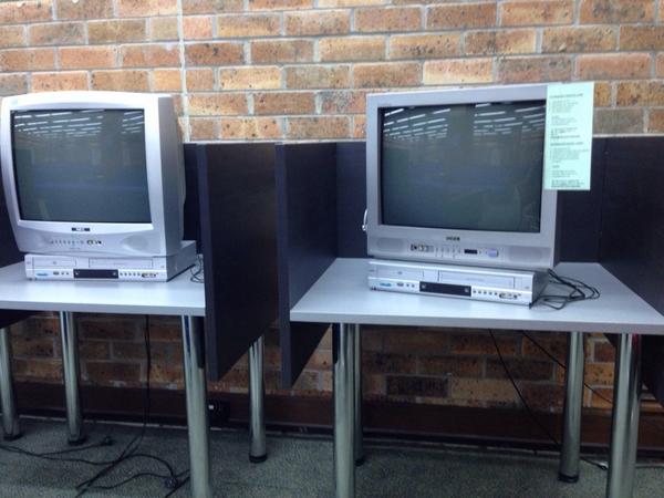 amandauon's tweet image. Can&apos;t believe there are TV&apos;s with VHS players still... #techoncampus #FMCS3110