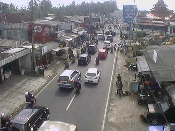 #puncak “<a href="/NTMCLantasPolri/">KorlantasPolri.Ntmc</a>: 14.39 wib Mega Mendung, arus lalin sedang satu arah ke Jkt ”