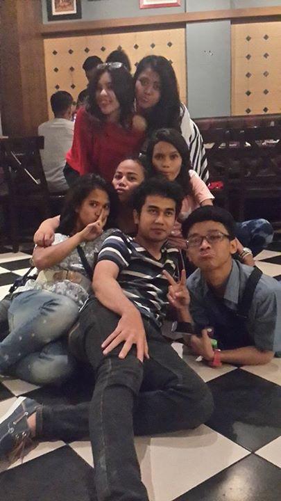 MILOVA_JKT's tweet photo. share foto #3 milova jkt with @rayendar @DinaEthereal ini foto paling gokil wkwkwkwk =D http://t.co/6PKb7jJrz8