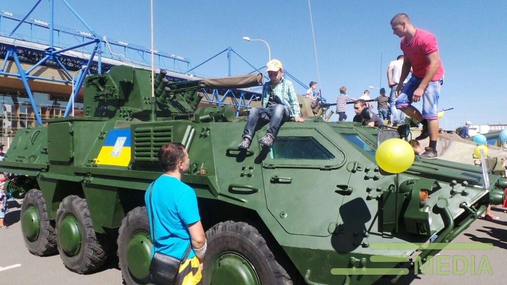 Порошенко присвоил звание "Герой Украины" двоим участникам АТО. Одному из них - посмертно - Цензор.НЕТ 5825