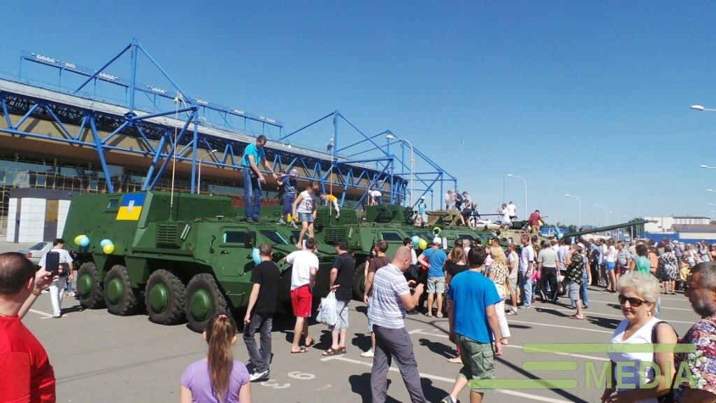 Порошенко присвоил звание "Герой Украины" двоим участникам АТО. Одному из них - посмертно - Цензор.НЕТ 4670