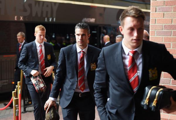 .<a href="/Persie_Official/">Robin van Persie</a> &amp; rekannya tiba di Stadium of Light, pertandingan #mufc pertamanya dibawah van Gaal. #MUFClive
