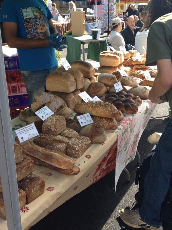 FoodMarketW4's tweet image. There's always a fab choice of sumptuous goodies available every Sunday @Greek_oliveoil @astonsbread