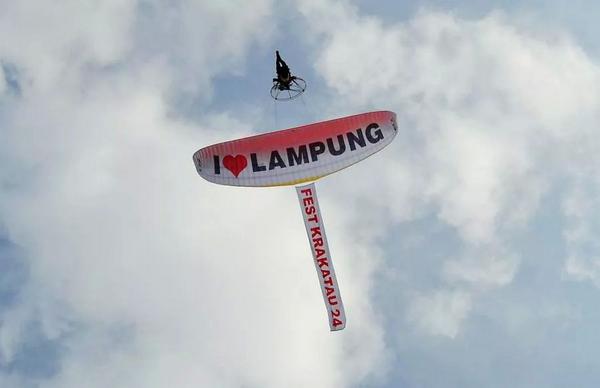 Saya Cinta Lampung dan #krakataufest oleh <a href="/krakatauclub/">flying</a> . cc @KrakatauFest
