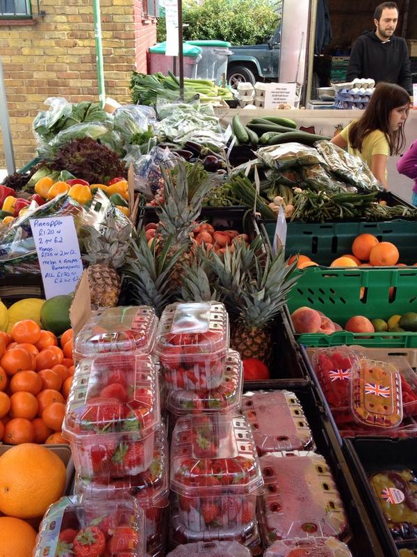 FoodMarketW4's tweet image. @BreadrenUK @Tedsveg1 A small selection of our gluten free, vegan delicacies along with our farm fresh fruit and veg