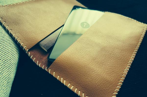 继手机包后的新作：护照包！