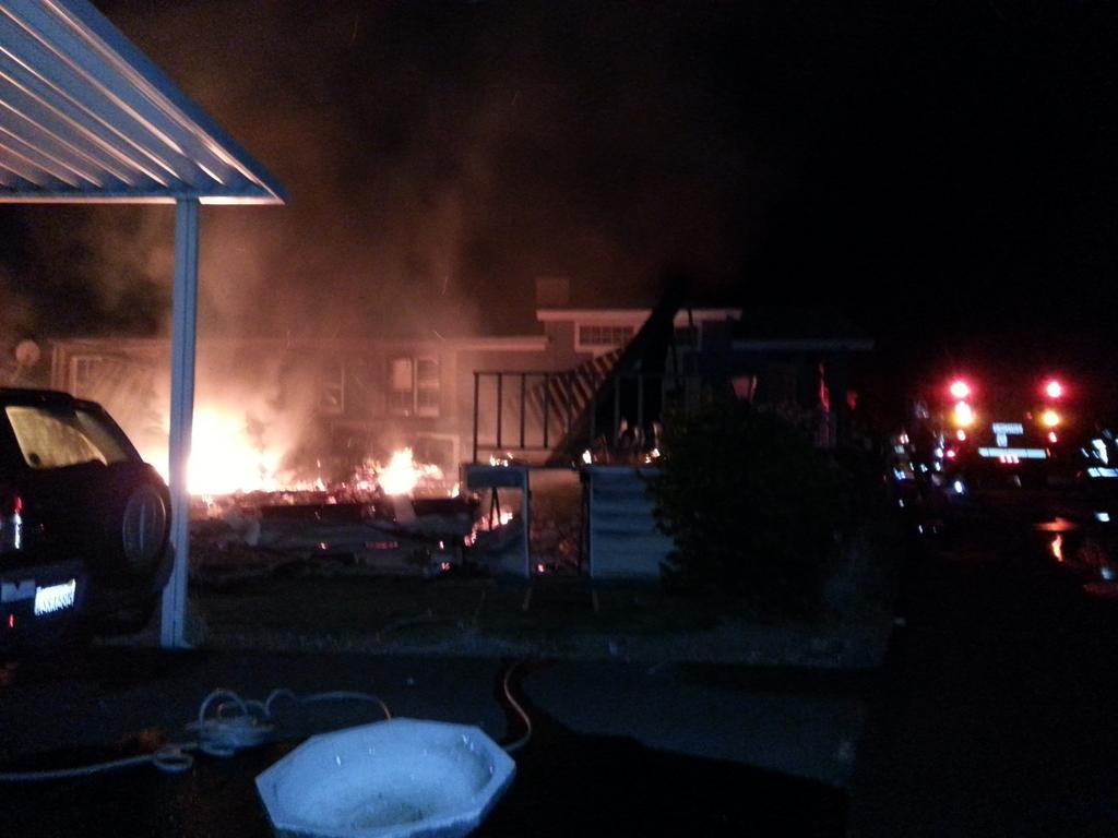 BvzXESFCAAAeOYl.jpg:large