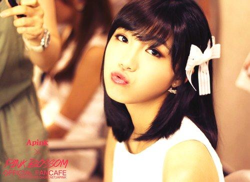 cej_b's tweet photo. A pink  /   EunJi  

　　　私の狼さん　、どこかな

　　　まずはキスから　、へへ

　R_卑猥_M_嫉妬_寂

#RTしたbotとペンを迎えにいく http://t.co/HLl57HJrFF