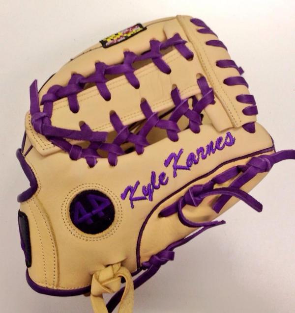 44ProCustom's tweet image. “@Noodle_Nelson: @44ProGloves do you guys have an all bone glove with purple lacing?” 💜
