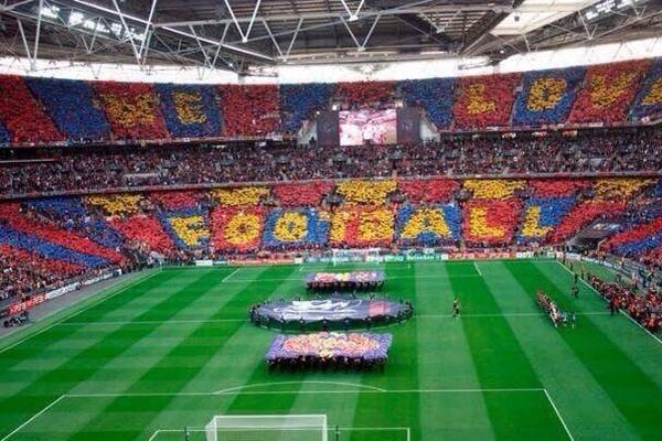 BuFaissal's tweet photo. جميل انّ ينحني تاريخ لـِ يتسع الزمن لتاريخ آخر 'فور ستارز يا برشلونه  في الشعار فخرٌ وأمجاد . . http://t.co/lomT22Xgey