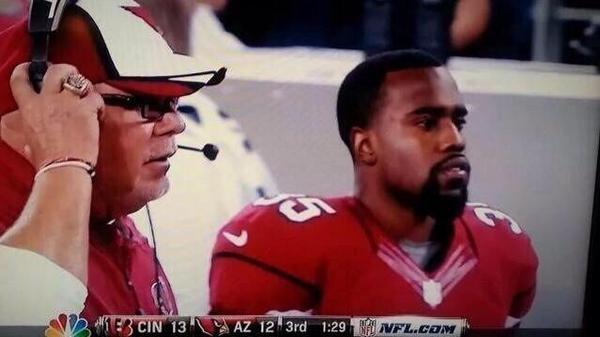 miilkkk's tweet photo. When Kanye not dropping albums and winning Grammys my nigga out there getting pick 6s http://t.co/LvVOflmmms