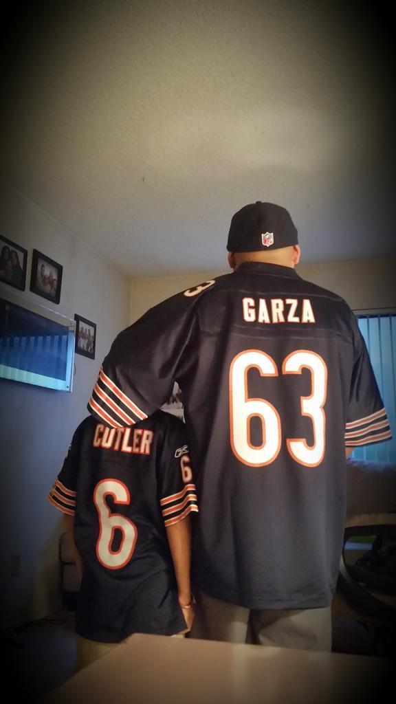 AZRICH24's tweet photo. @Roberto_Garza63 gotta protect my boy go Bears #Bears # Jay Cutler #FromAZ # BearsFan http://t.co/bPj1Tho0JD