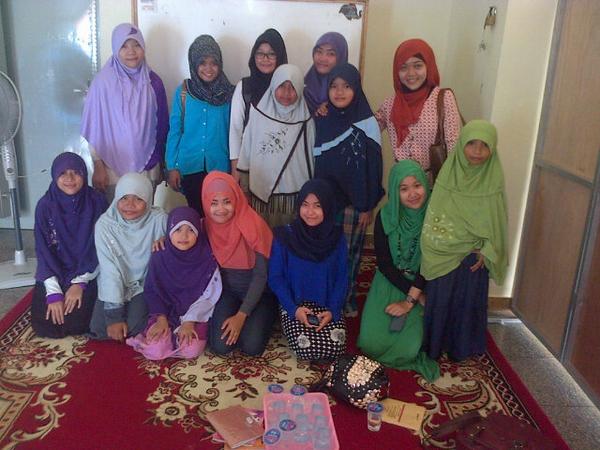 Selesai kelas b.inggris exis duLu ama adik2 Rumah Yatim