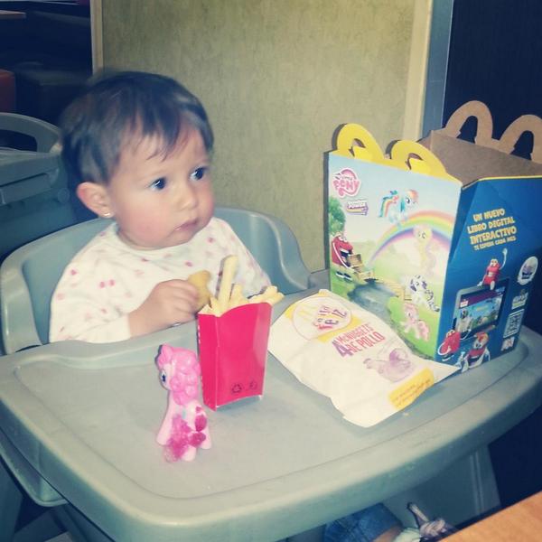 Gado696's tweet photo. Mi majito en @McDonaldsCol  de @GranEstacionCC http://t.co/6USrxcrswe