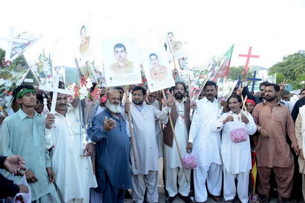ShahidMMA's tweet photo. Inqilab March - Participants Activities #AwamiPressure #InqilabMarch #StatusQuoVsOppressed http://t.co/eOV2fleKB5