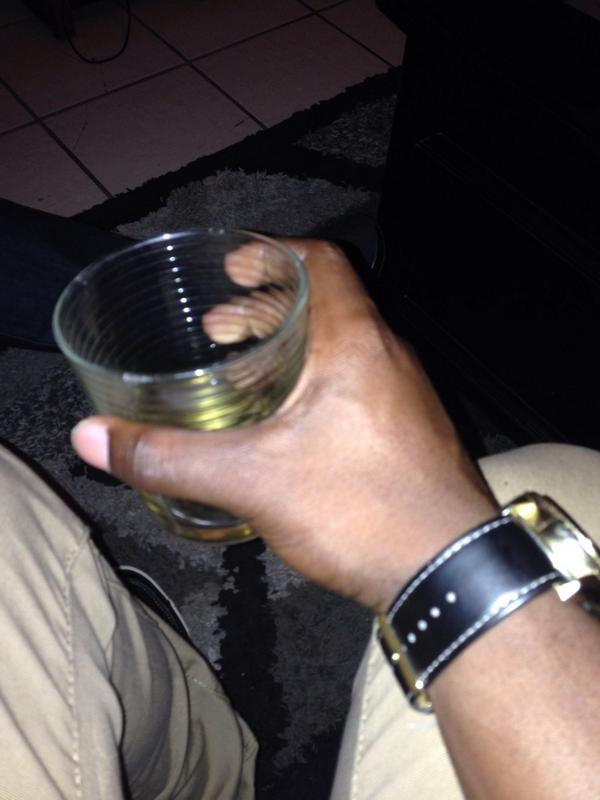 ChivalryLivez's tweet photo. Bored as hell save me. http://t.co/1RZZ5xgjOj