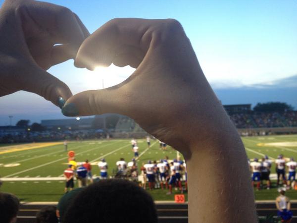 emmamalwitz's tweet photo. We kind of love football💛🏉 http://t.co/jnaJjKuCku