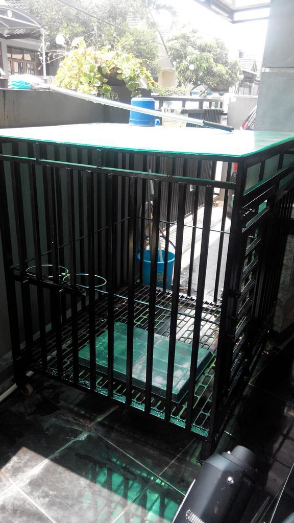 phey24's tweet photo. Jual kandang anjing uk.1,3x1,3x1,1M wilayah bandung...kondisi 90% msh bagus...minat sms aja 085294117234 http://t.co/Ivo2FS58t8