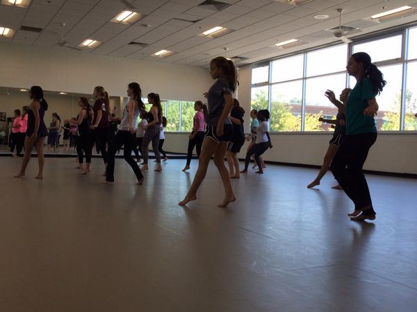 studioII_cghsnc's tweet photo. #throwback to the first class! Can't wait to see everyone in next week's class! (photo creds to @dance_cghsnc ) http://t.co/LabVjsSysa