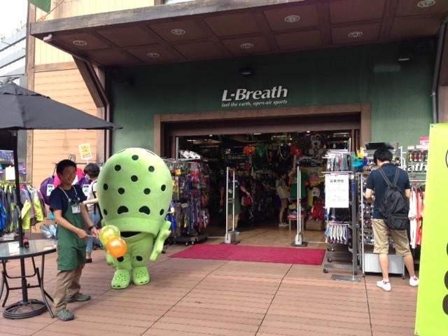 クロックス ジャパン Crocs 8 24 日 の L Breath新宿店 でのお仕事スナップ この日は風船をお配りしました Crocsjp Http T Co Dug126gy9f Http T Co P55leesbkn Twitter