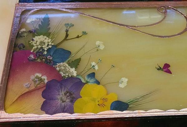 GlassDesignz's tweet image. Flowers on glass.