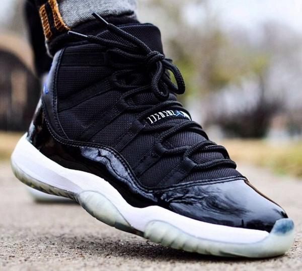 SneakerPics23's tweet photo. Space Jam 11's http://t.co/RhOWL0KAhZ