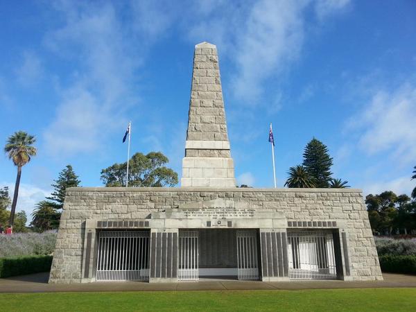 Ozi_Jess's tweet photo. This was beautiful #Perth this morning before the pouring rain hit! #KingsPark #StateWarMemorial @tweetperth http://t.co/OxgaQp5XKq