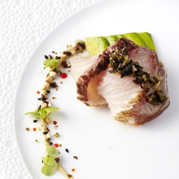 FOURMAGAZINE's tweet image. A Recipe by Chef @STROOBANT @RelaisChateaux | Seaweed crusted hamachi &amp;amp; more..buff.ly/1lCwNcv #FOURMag…