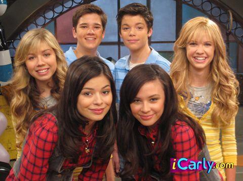 Icarly Trivia トリビア در توییتر 今日のicarly Ilookalike は 偽物トリオの話 この話のフレディのそっくりさん役は 後の話に出てくる背の高いサブリナ役の実の弟である また 珍しく スペンサーがカーリーをしかる Http T Co Ngjsxn0601