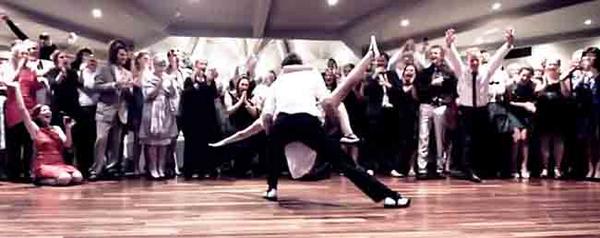 desdelasnubes2's tweet photo. Hoy en nuestro Blog: Primer baile a ritmo de Jazz!!
http://t.co/1b4Luj0Ueh http://t.co/2nk5nLJjOE