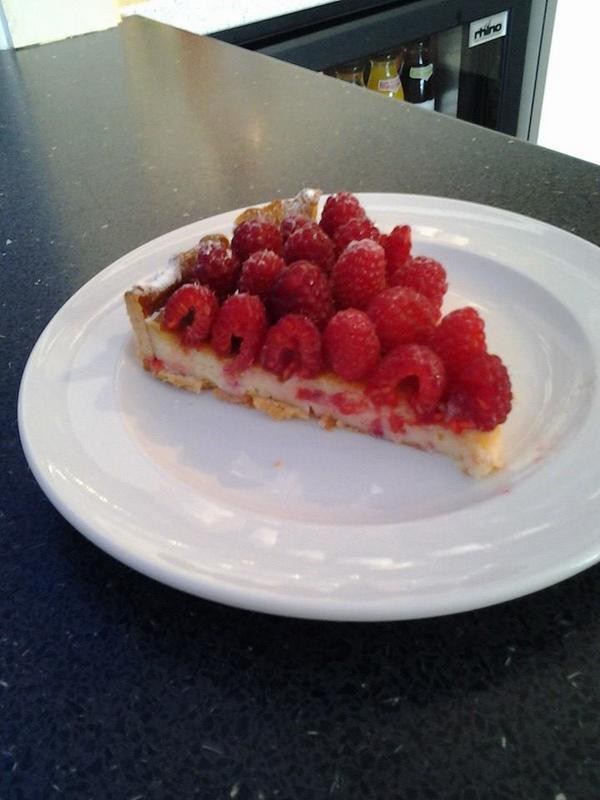 CafeBroadwayUK's tweet photo. #freshraspberrys #belgianwhitechocolate #afternoontea #broadstairs http://t.co/EO1VW0wTL5
