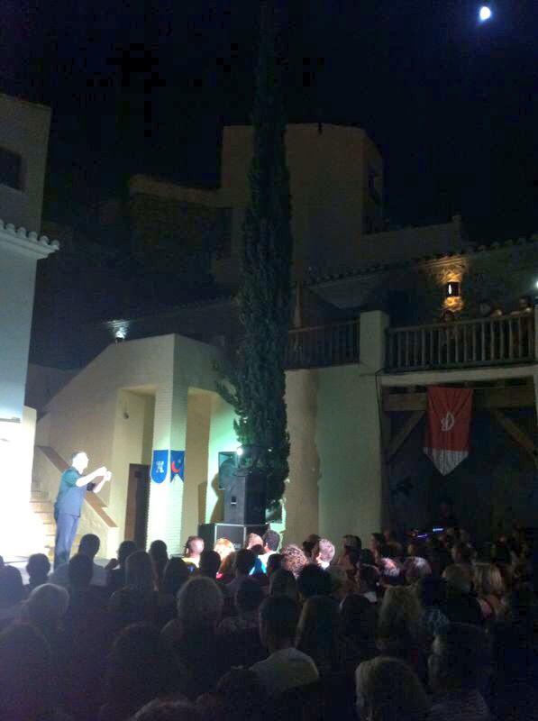 Carlos_Latre's tweet photo. Ayer actuando en FRIGILIANA con la LUNA de testigo!! http://t.co/Ej9Vyzfitw