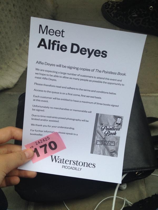 pointlessxsugg's tweet image. AYEEEEE #PointlessBook