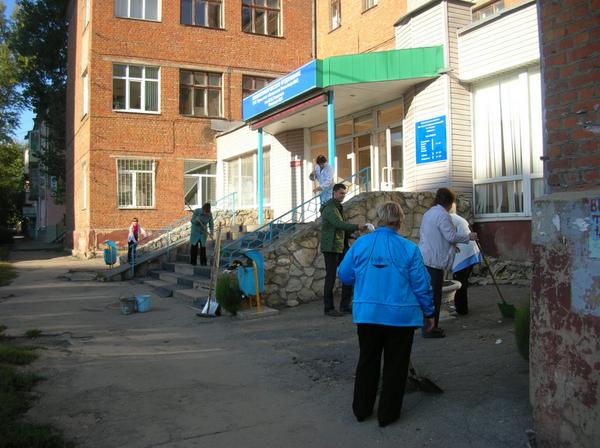 GUZ_TOB2's tweet photo. @GruzdevVladimir Субботник ГУЗ "Тульская областная больница №2 им. Л.Н. Толстого" http://t.co/HMrtRkLcbq