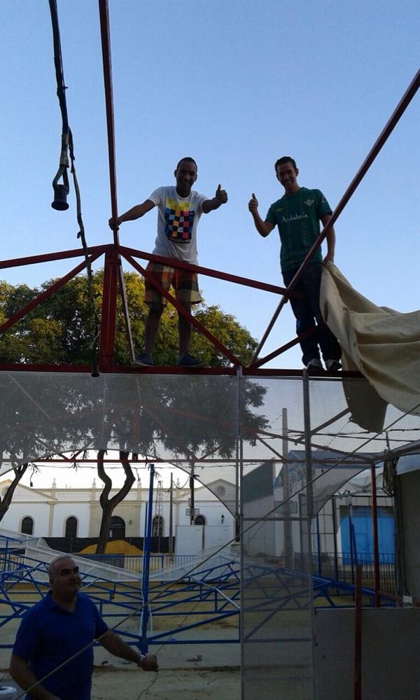 CASETAELDOBERMA's tweet photo. Perrill@s Traerse Un Casco #EsaCaseta http://t.co/CF2MJmzxco