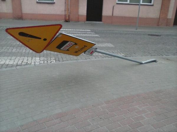 bialyzolnierz's tweet photo. Ach nasze polskie drogi :) http://t.co/FyjgownPE0