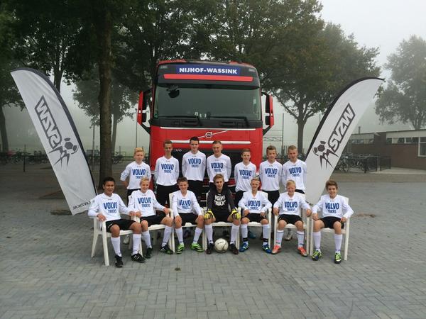 Jeroen_Olthof's tweet photo. Geen match vandaag @SVZW_C1. De dag wel nuttig besteed. @nijwagroep bedankt. #foto #teamafspraken #aanvoerderkiezen http://t.co/h01n102hrV