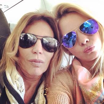 Selfie con@Anyventura1 rumbo al @Conradpde  de PdE a ver a Gal Costa!! Ya en el vuelo de @Aerolineas_AR