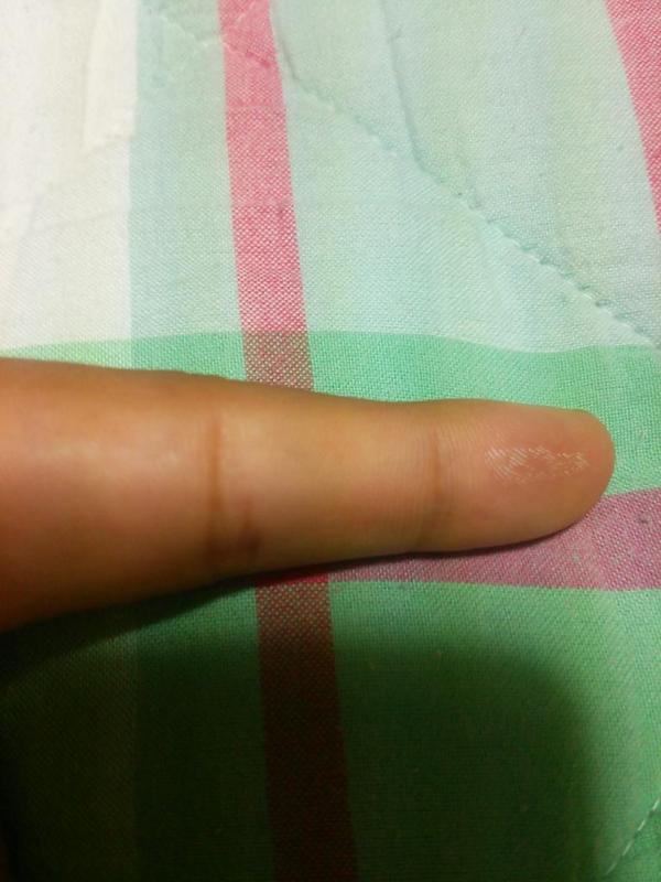 mudanonai's tweet photo. なんとなく指だけ晒す http://t.co/kWevMKw40e