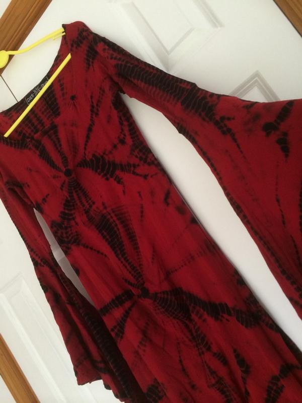 FWBband's tweet photo. 'The' red dress is out. Faerie fans, this is gonna be good... #notthereddress #chrissiemeansbusiness http://t.co/l6LAbdbGTe