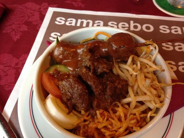 Smartcook's tweet photo. jeugdsentiment, mangkok nasi bij #samasebo, superlekker en gastvrij http://t.co/UqQJ8FZeDt