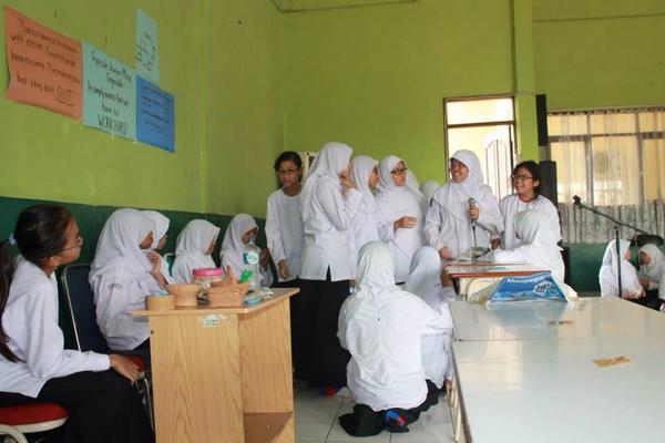 Zeventig71's tweet photo. Keputrian 71! http://t.co/vT0gUwOVuG