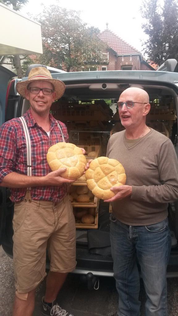 Bakkerij_Baas's tweet photo. Straks lekker van ons brood genieten
@zomerpop http://t.co/KvF5N1xB63
